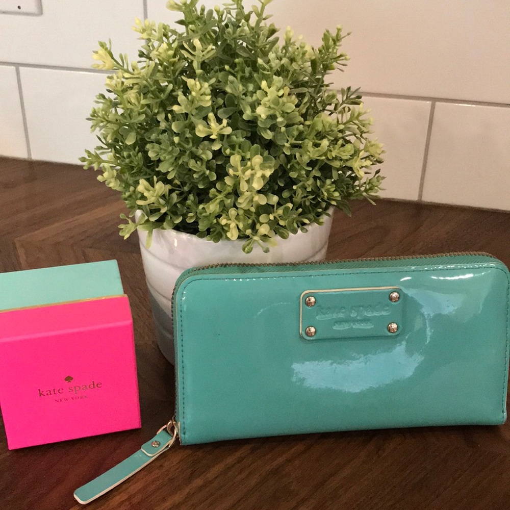 Classic Kate Spade patent leather wallet